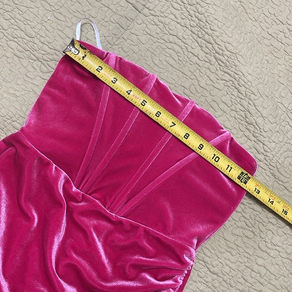 Lulu’s strapless, pink velvet asymmetric dress - Picture 5 of 7